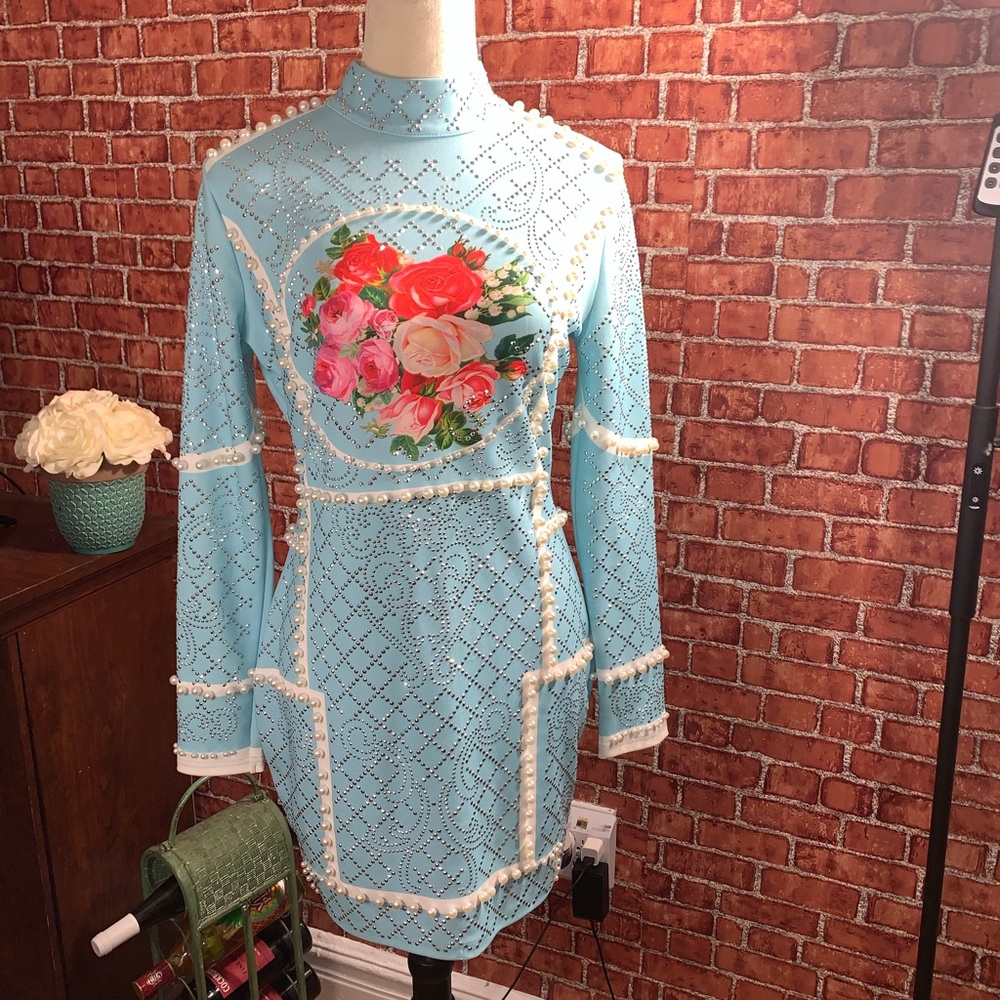 This a beautiful vintage, mini pearl dress.